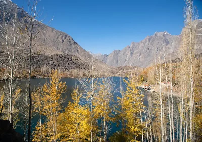 Autumn scenery at Lower Kachura Lake with mountains in Skardu